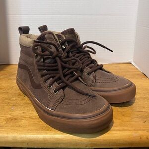 Vans Sk8 High Top MTE Brown Leather
Size 8 women’s
